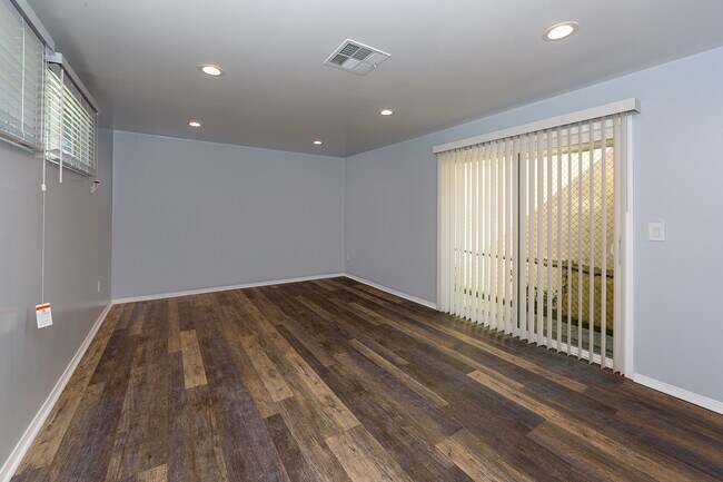 Foto del edificio - 5202 Woodman Ave