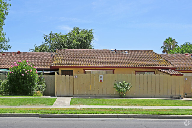 Foto del edificio - Meadowlark Apartments