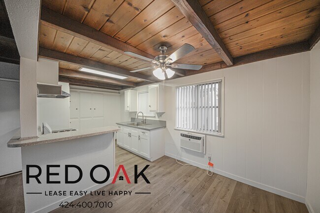 Foto del edificio - Outstanding Two Bedroom with Spacious Room...
