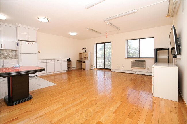 Foto del edificio - 147-45 Barclay Ave