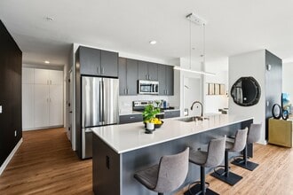 Building Photo - Nova