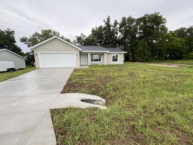 Building Photo - 18 Maple Ln