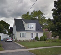 Building Photo - 140 Penetang St