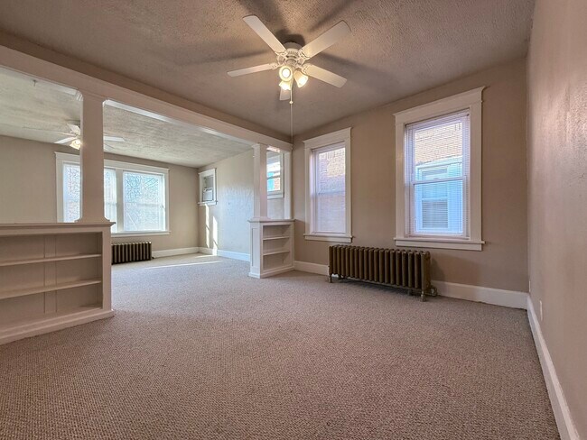 Foto del edificio - 1324 McCausland Ave