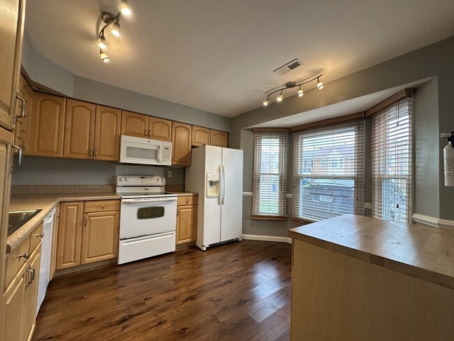 Building Photo - 1347 Battleford Dr