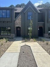 Building Photo - 1330 Twelve Oaks Ln
