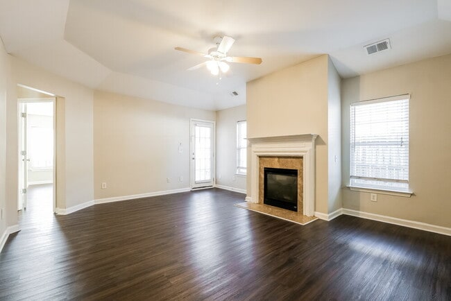 Building Photo - 5 Hill Crest Cir