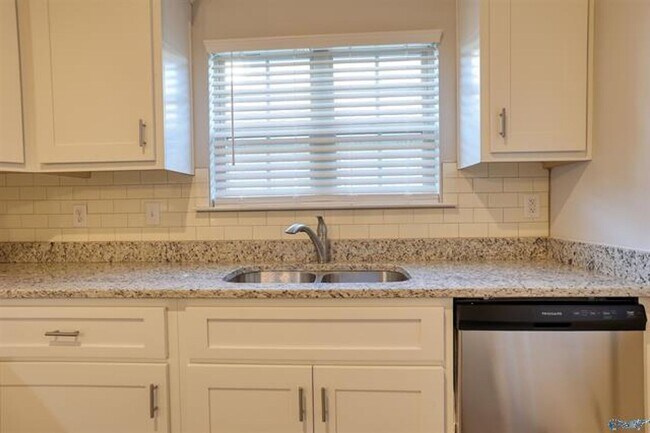 Building Photo - 226 Abercorn Dr