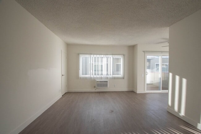 Building Photo - 10843 Kling St