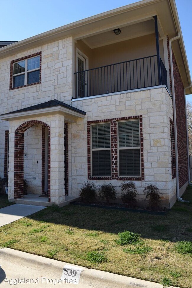 Building Photo - 3 br, 3.5 bath House - 513 Forest Dr