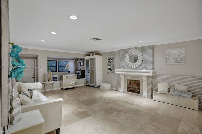 Foto del edificio - 4 br, 4 bath House - 941 Lincoln St