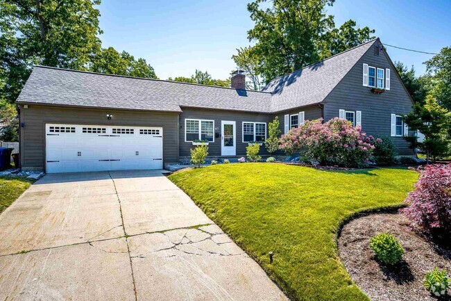 Building Photo - 67 Mayflower Dr