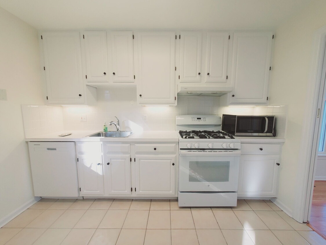 Primary Photo - 57 Whitmore Ln