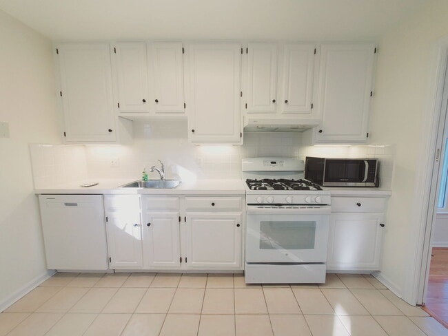 Photo - 57 Whitmore Ln House