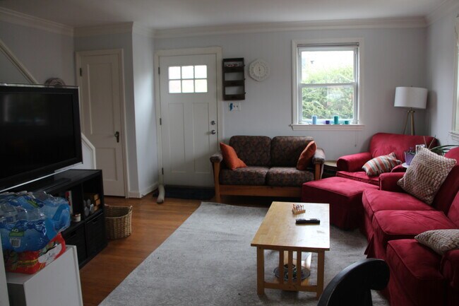 Building Photo - 635 N Nelson St