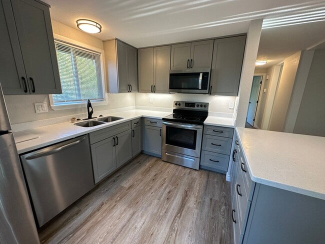 Building Photo - 304 S Forest Dr