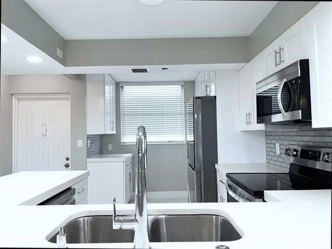 Building Photo - 1266 S Military Trail