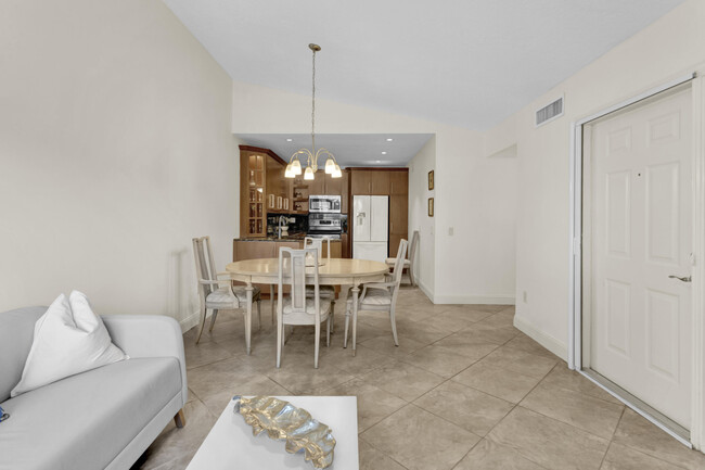 Foto del edificio - 121 Waterside Dr