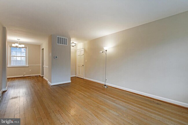 Building Photo - 3251 S Stafford St