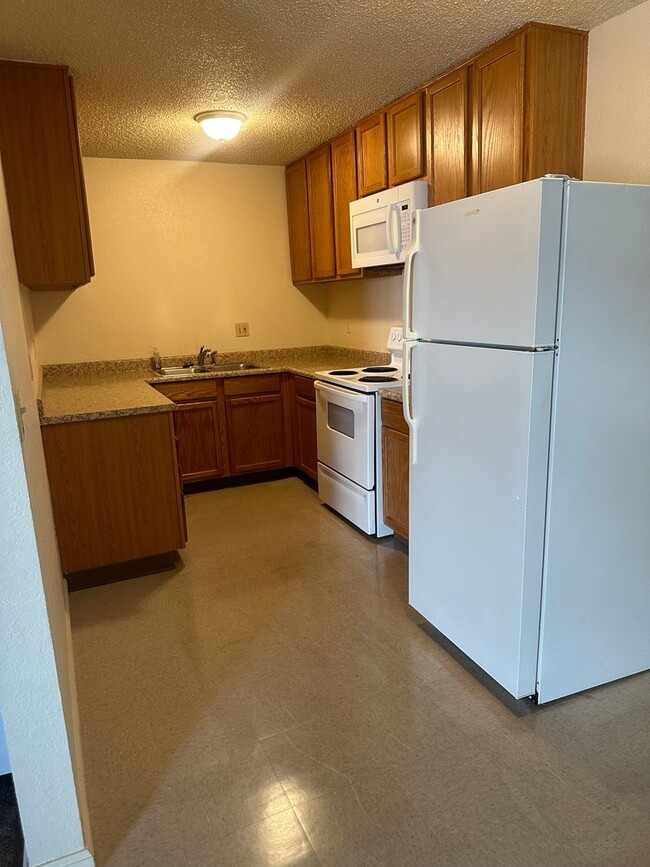 Building Photo - 1 Bedroom/1 bathroom in Suisun City!