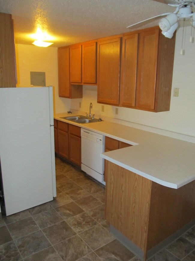 Ivy Gardens Apartments Rentals Fargo, ND