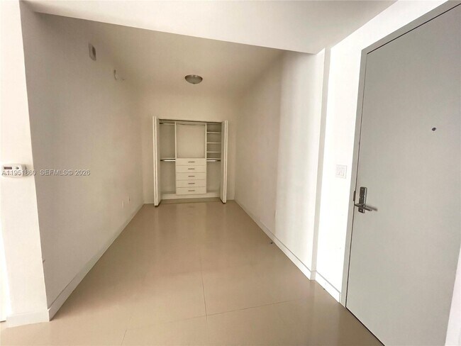 Foto del edificio - 488 NE 18th St