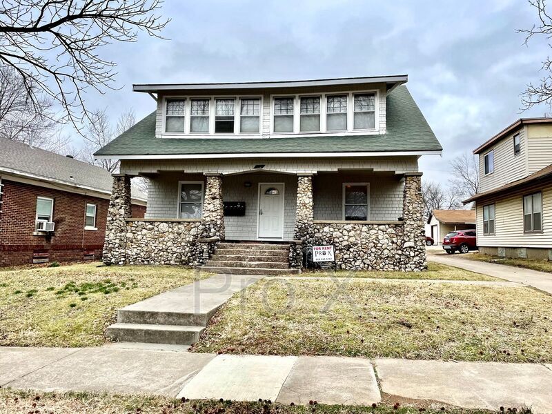Primary Photo - 110 W Lindburg St