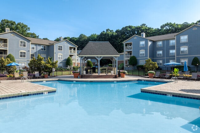 Pool - Windsor Landing Apartments