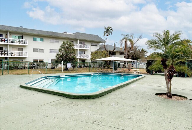 Foto del edificio - 4200 NW 3rd Ct