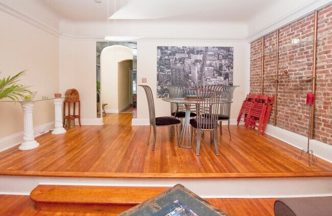 Building Photo - 7 64th St
