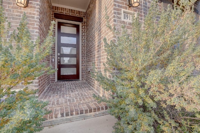 Building Photo - 1913 Cathedral Dr