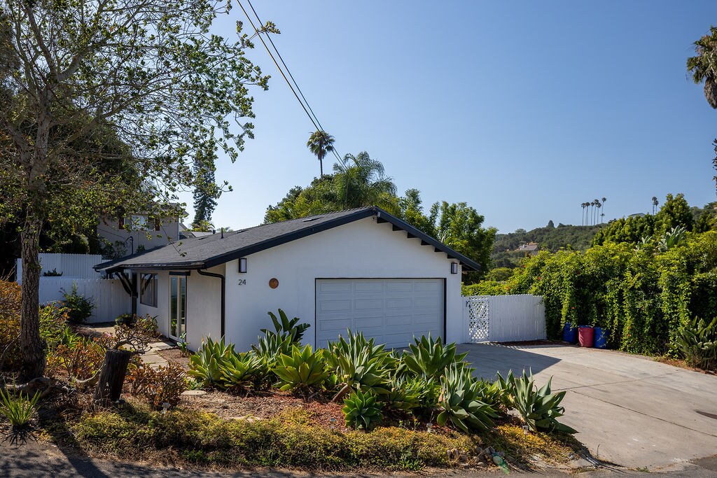 Foto principal - 24 Pine Dr