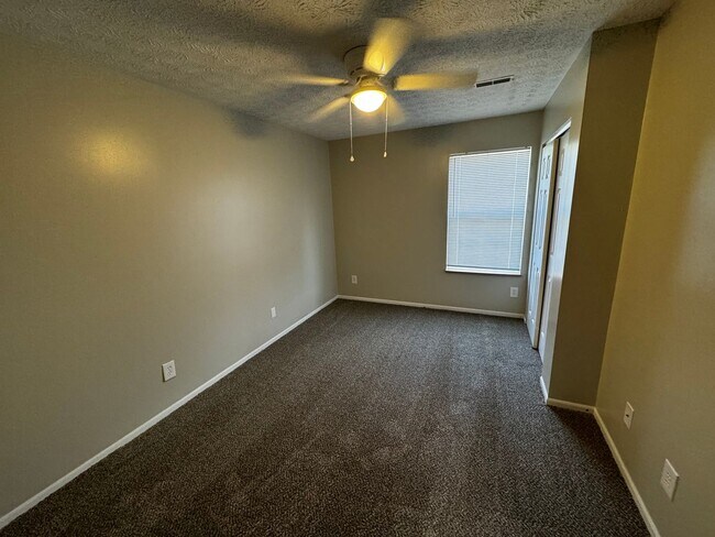 Foto del edificio - MN Cedar Village (873)