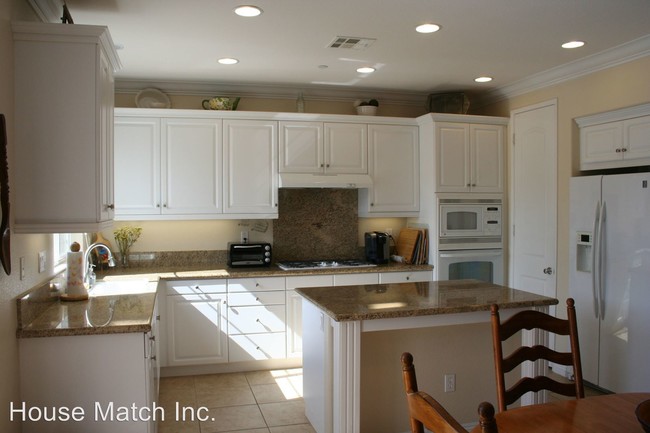 Building Photo - 3 br, 3 bath House - 3974 Lake Park Street