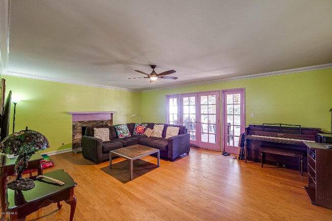 Foto del edificio - 2251 Markham Ave