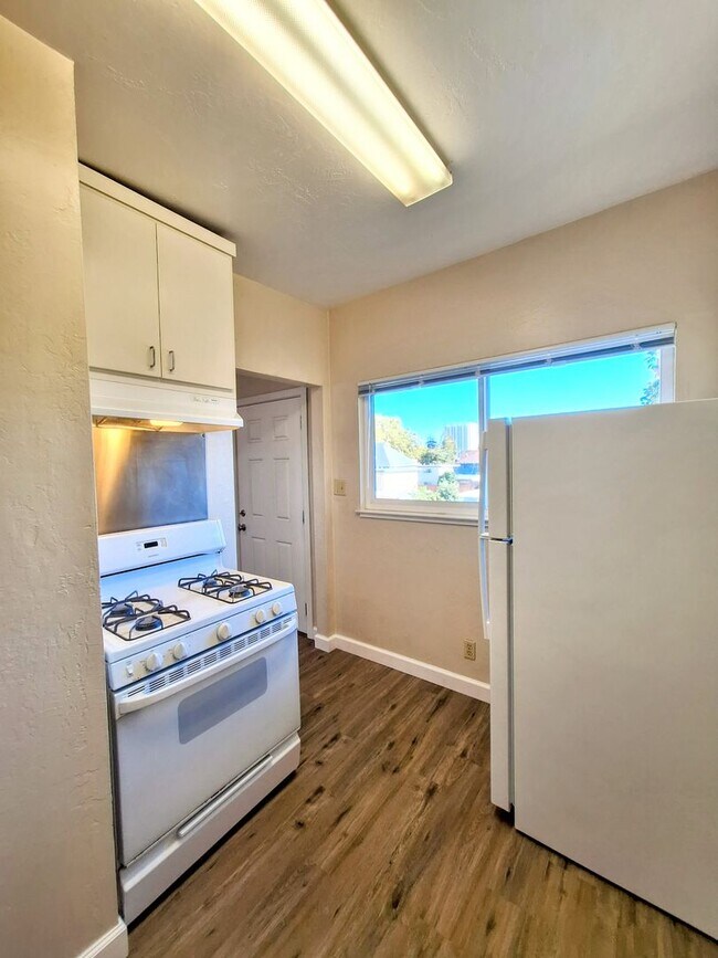 Foto del edificio - Third Floor Studio Apartment Near SJSU