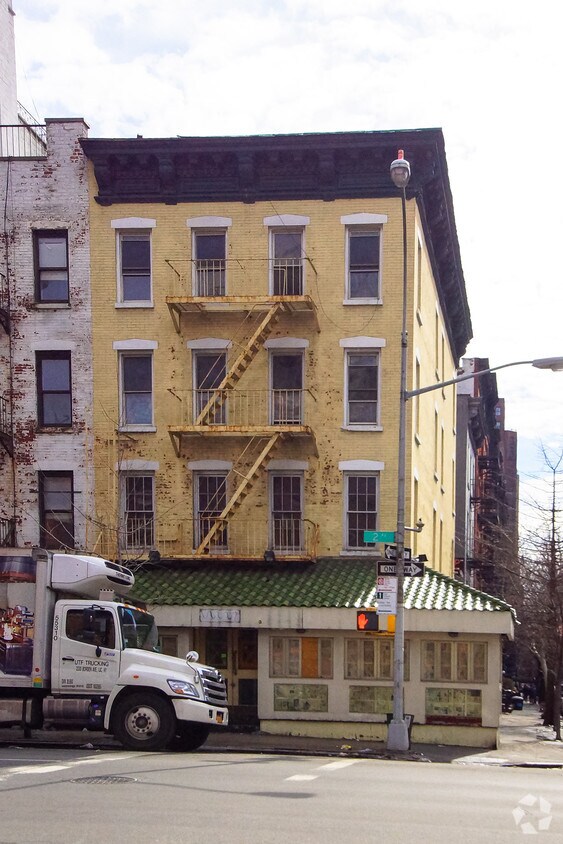 Building Photo - 1562 Second Ave