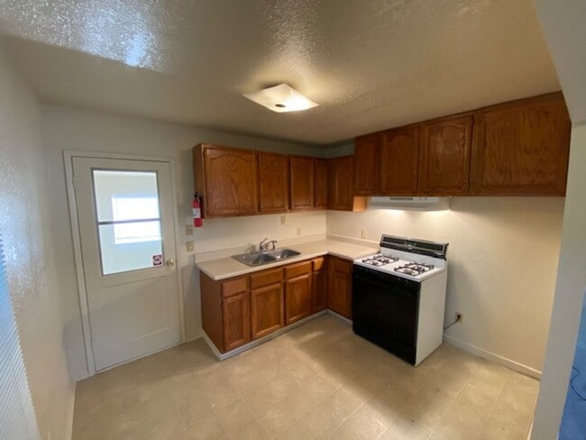 Building Photo - 3142 Garfield Ave