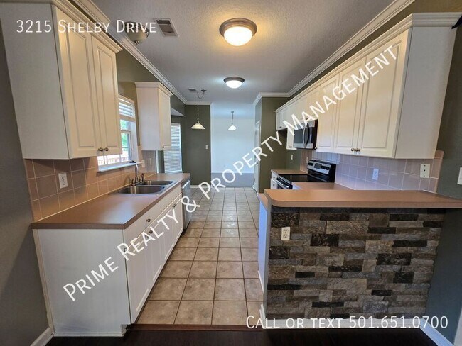 Building Photo - 3215 Shelby Dr