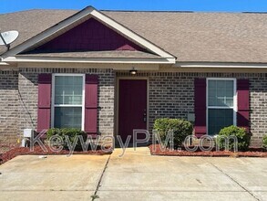 Building Photo - 111 Village Run