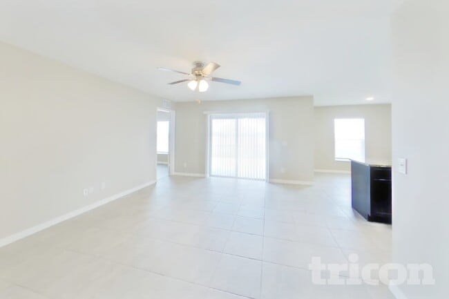 Building Photo - 2163 Mandarin Lp