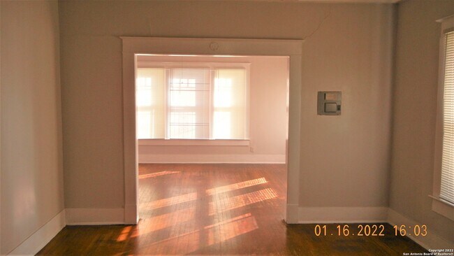 Foto del edificio - 629 E Park Ave