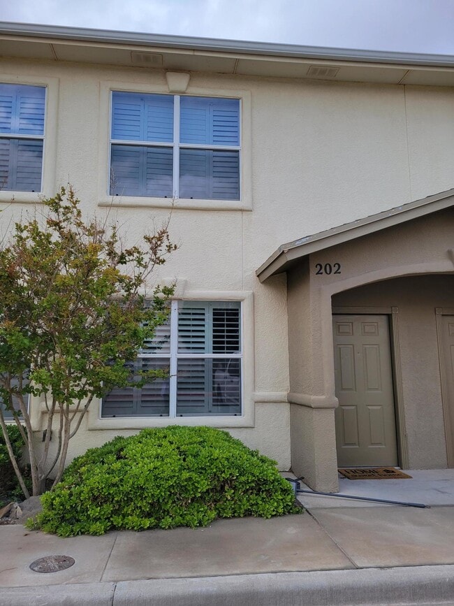 Building Photo - 10051 Railroad Dr
