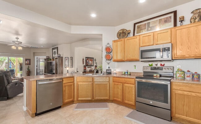 Building Photo - 8242 S Hidden Trail Ct