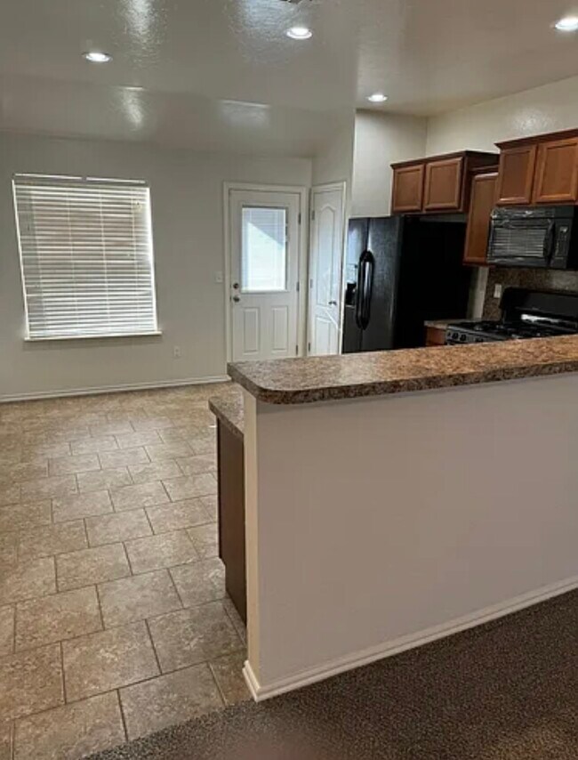 Foto del edificio - 9609 Kylie Dr