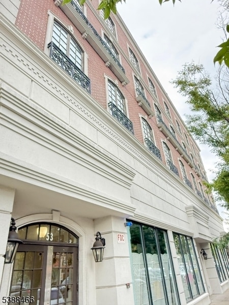 Foto del edificio - 53 W Palisade Ave