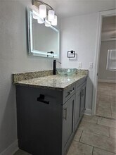 Building Photo - 3821 N Oak Dr