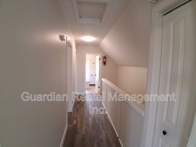 Photo du bâtiment - 623 Vickers St N