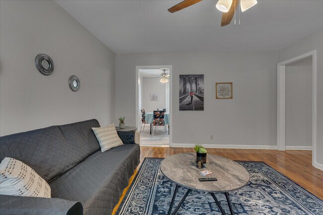 Building Photo - 804 Urban Ave