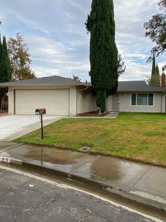 Foto del edificio - Available NOW - Cute 3 Bed 2 bath home in ...